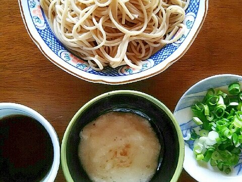 とろろも一緒にツルツル蕎麦